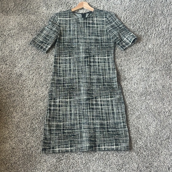 Theory- Chic Sleeved Fitted Dress - Picture 2 of 4